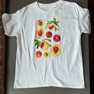 White Tee With Peaches Graphic Women’s Large
